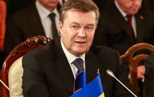 Янукович приехал на похороны сына в Крым