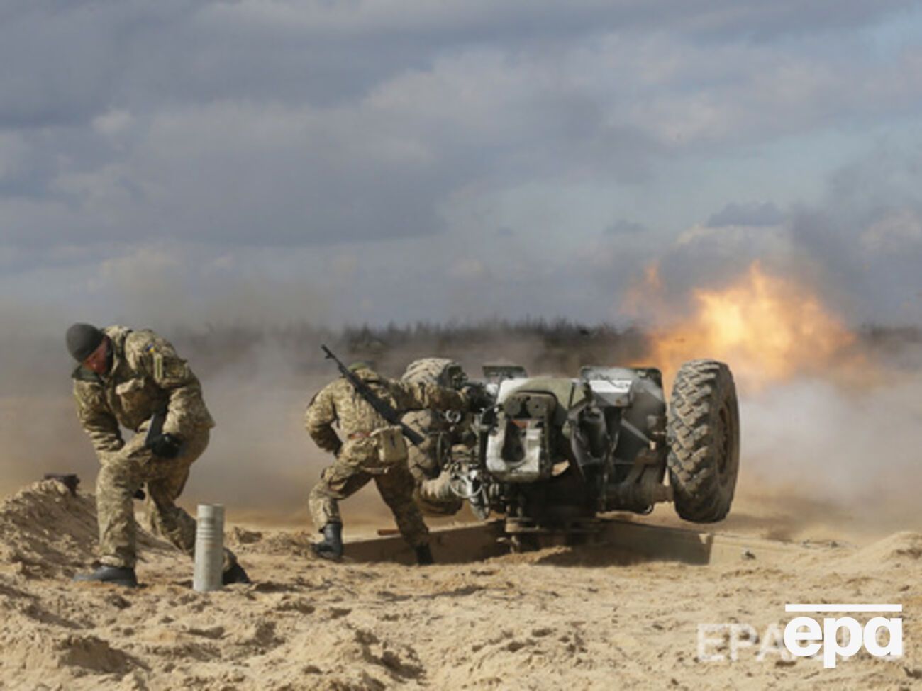 Пресс-центр АТО: Боевики продолжают обстреливать позиции украинских военных