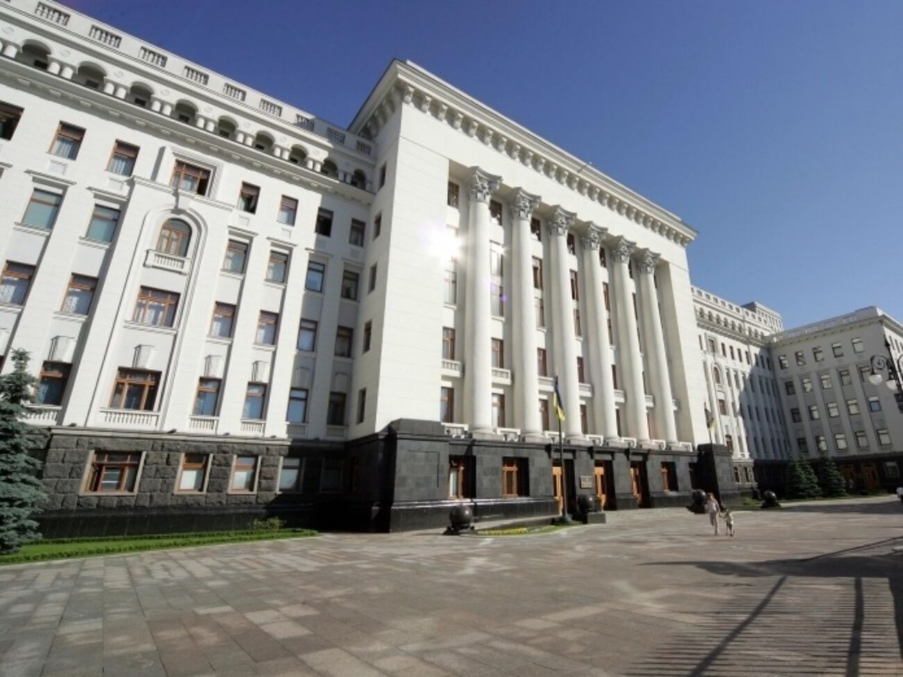 СМИ: В Администрации Президента проходит срочное совещание с силовиками