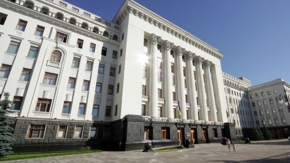 СМИ: В Администрации Президента проходит срочное совещание с силовиками