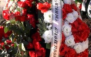 Согласно данным телеканала, вокруг могилы Януковича-младшего друзья и родные возложили ровно 13 венков