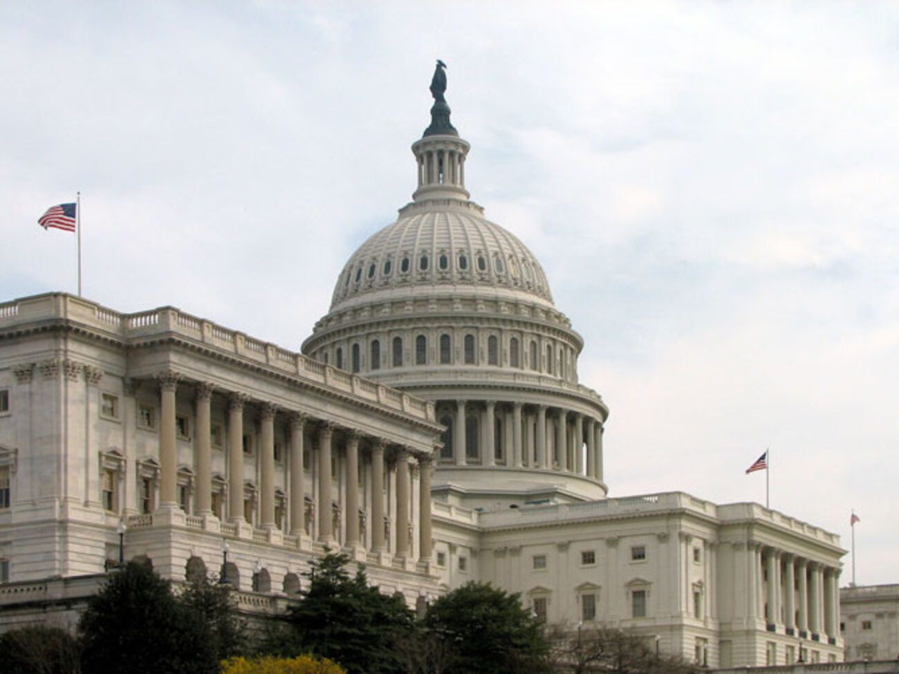 Конгресс США рекомендует Обаме начать поставки оружия в Украину