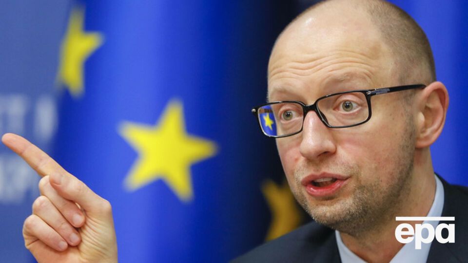 Яценюк высказался за референдум по изменениям в Основной закон