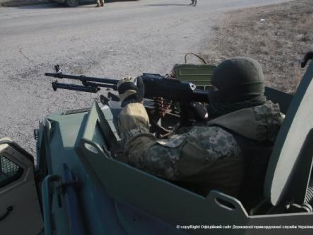 Позиции пограничников на Донбассе обстреляли