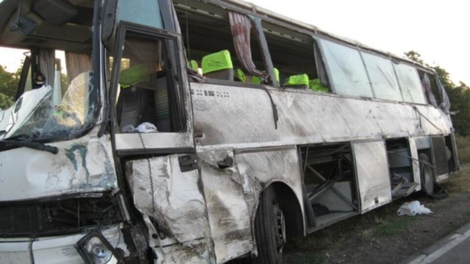 В Афганистане вооруженные боевики расстреляли автобус с людьми