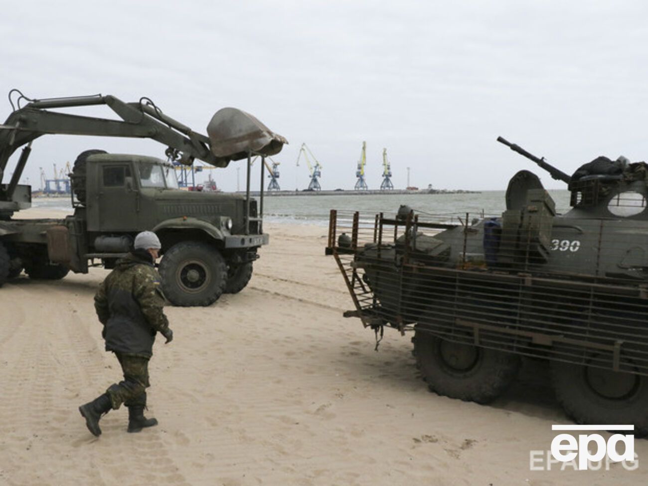 Военные охраняют побережье