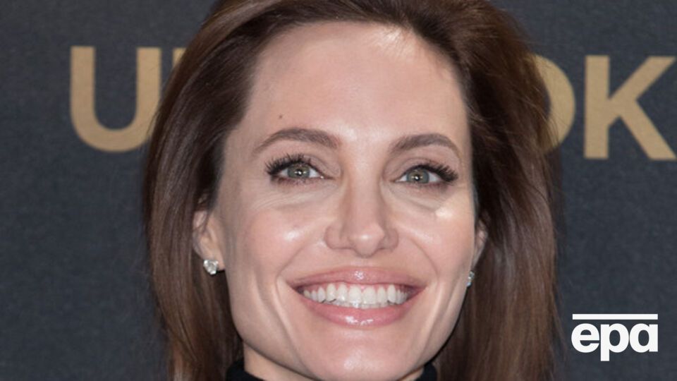 Джоли перенесла очередную операцию по профилактике раковых заболеваний