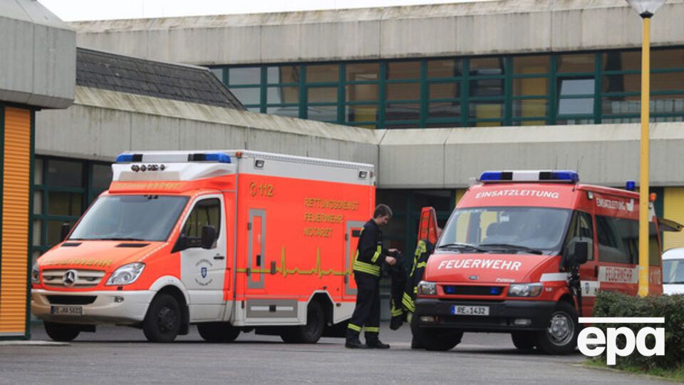 Скорые помощи готовятся принять участие в спасательной операции