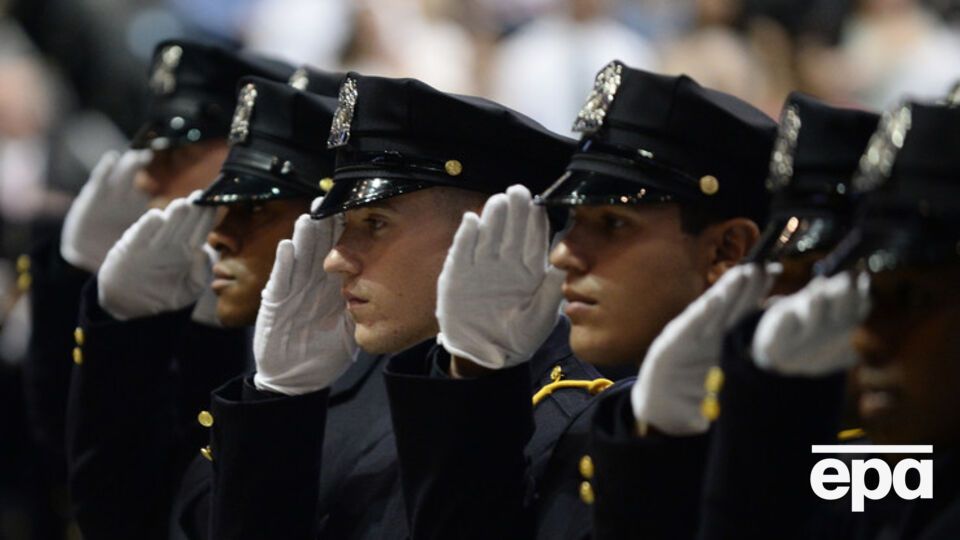 Новая форма украинской полиции будет напоминать форму полицейских Нью-Йорка