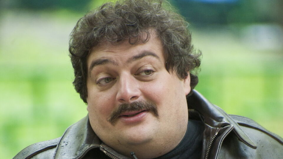 Быков: Гибридны все. Гибридность правит пир. И все-таки – иллюзий я не строю – приятно знать, что наш гибридный мир накроется беспримесной...