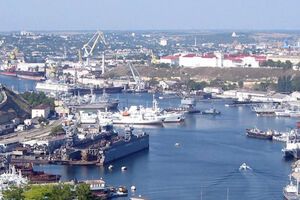 Порт аннексированного Севастополя, согласно законодательству Украины, является закрытым