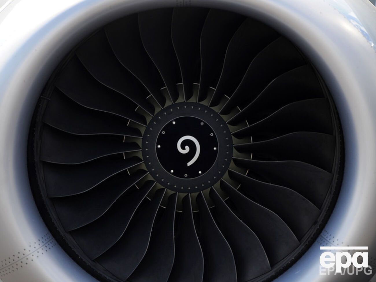 В полете у самолета отказал двигатель