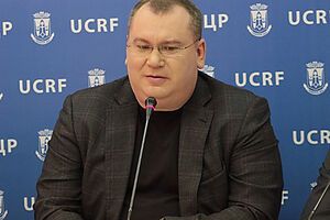 Резниченко является лауреатом премии "Золотое перо"