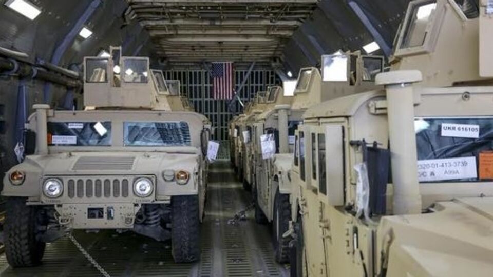 В Украину прибыла первая партия американских военных автомобилей Humvee. Фоторепортаж