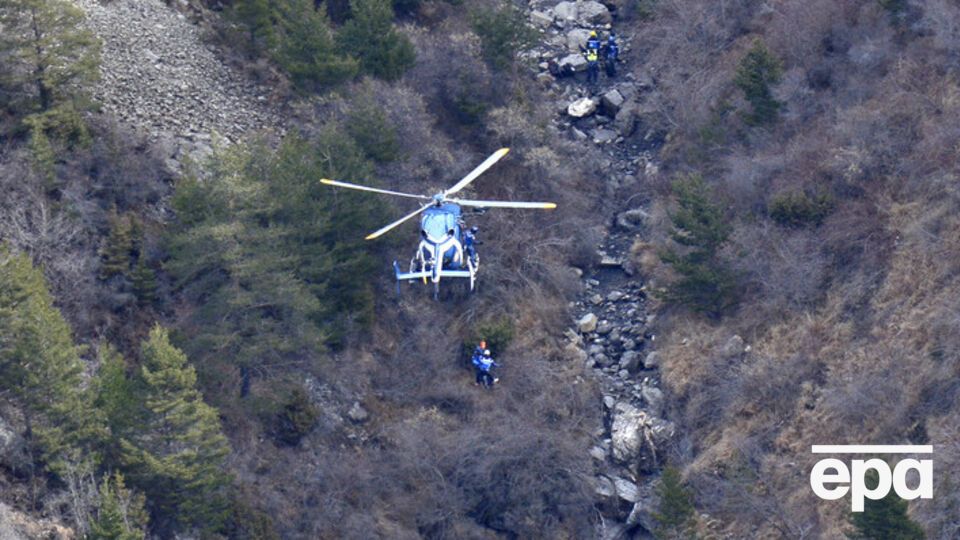 Самолет разбился вчера в районе города Динь-Ле-Бен на юге Франции