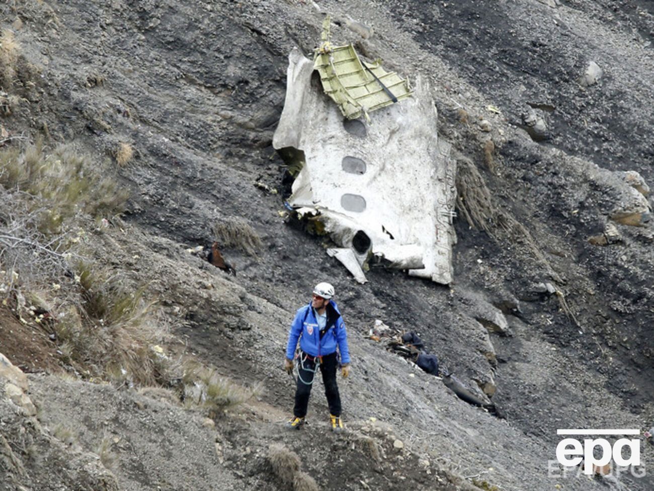 Аудиозаписи показывают, что пилоты разбившегося авиалайнера были без сознания