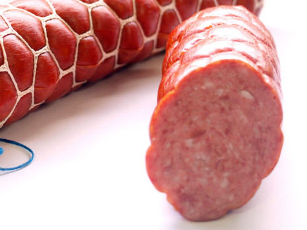 845 ящиков колбасы вернули на территорию Украины