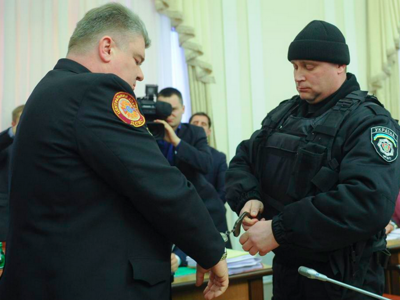 Публичные задержания чиновников: пиар или прививка от коррупции?