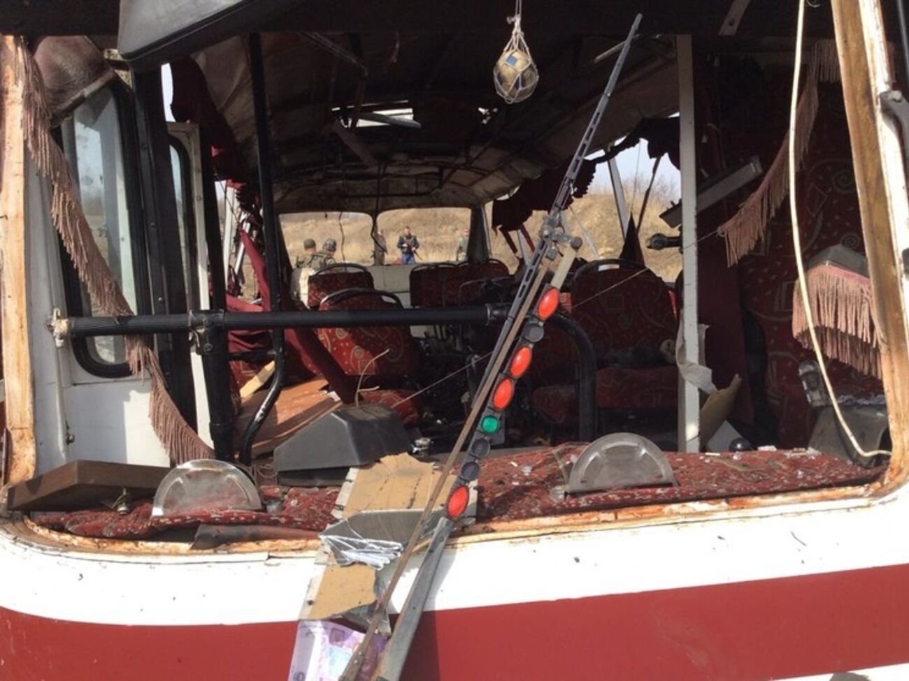 Под Горловкой на мине подорвался пассажирский автобус. Фоторепортаж