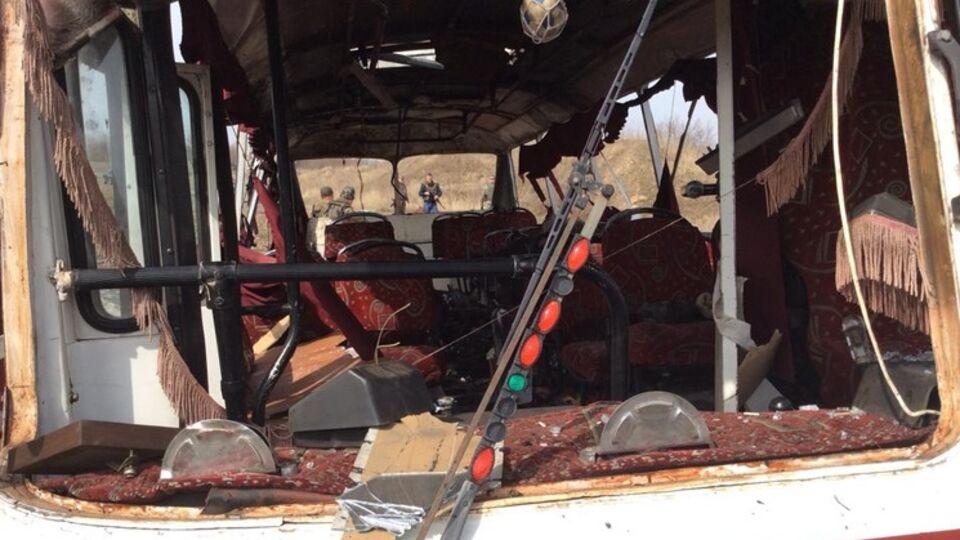 Под Горловкой на мине подорвался пассажирский автобус. Фоторепортаж