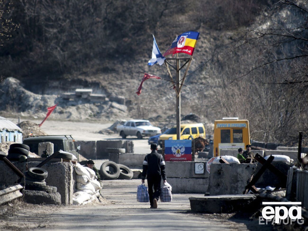 По итогам поездки Дэвис должен доложить коллегам о реальном положении дел, после чего будет принято решение о формате предоставления помощи Украине
