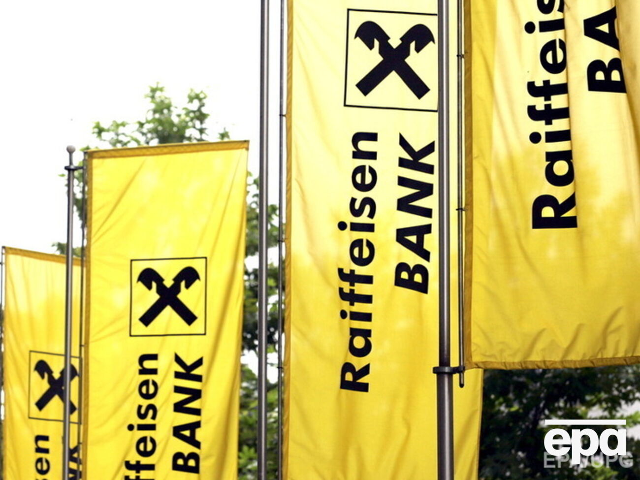 С 25 марта банк не будет выдавать и рефинансировать новые автокредиты из-за низкого, по мнению руководства, потенциала развития российского автомобильного бизнеса