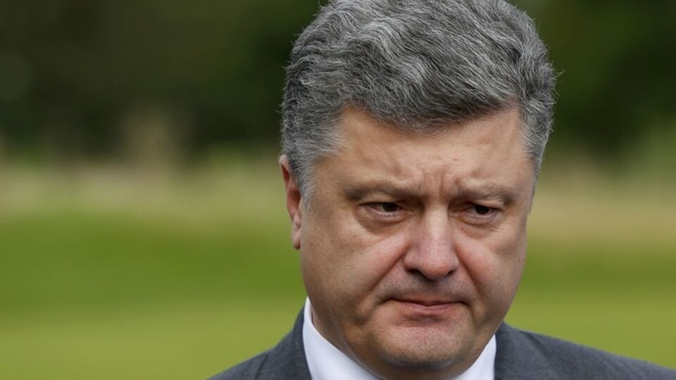 На работодателя возлагается обязанность обеспечить занятость таких лиц в течение периода, вдвое большего, чем выплата компенсации