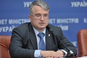 Мохник считает, что Яценюка и "Народный фронт" злят разговоры о коррупции в правительстве