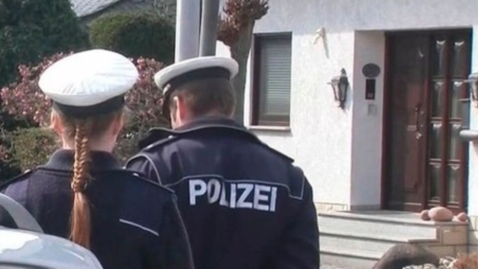 Охрана у дома пилота