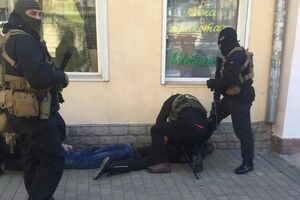 СБУ задержала милиционеров, торговавших оружием