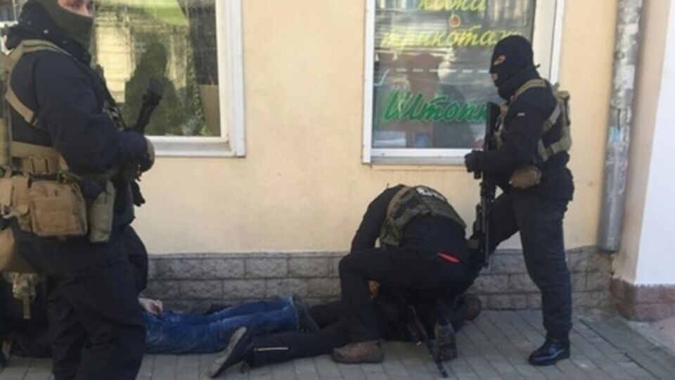 СБУ задержала милиционеров, торговавших оружием