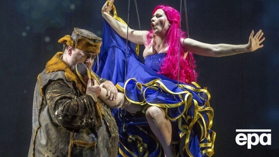 Сегодня --- День театра