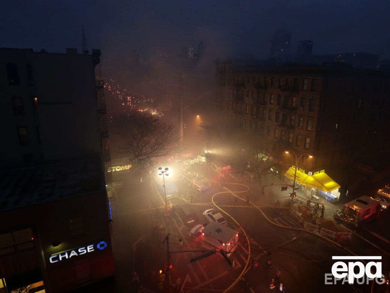 В Нью-Йорке из-за взрыва обрушились три здания. Видео
