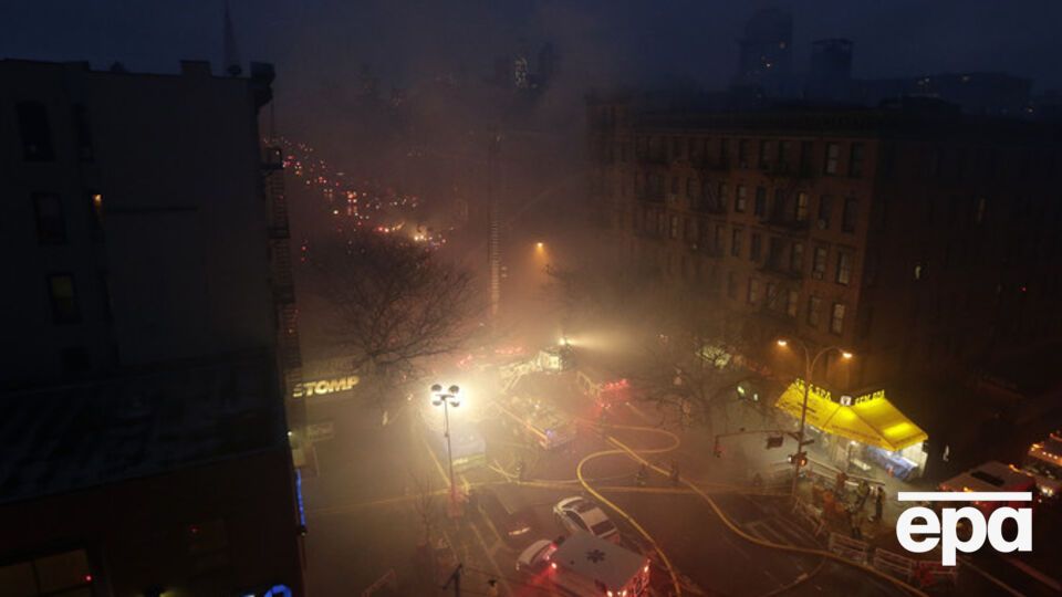 В Нью-Йорке из-за взрыва обрушились три здания. Видео