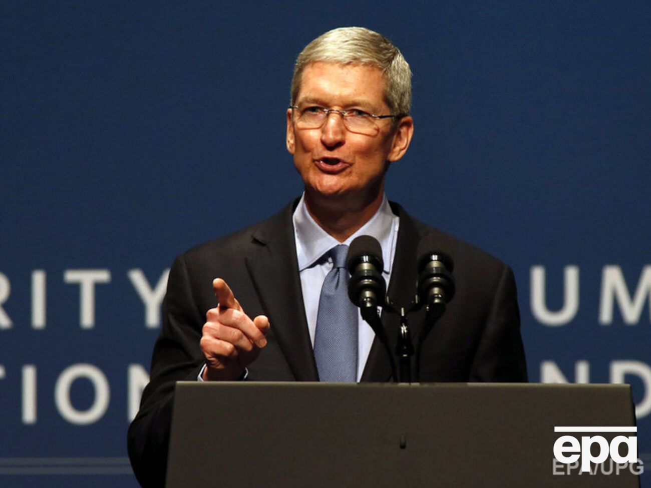 По оценке издания, общая стоимость активов, принадлежащих Куку, превышает $800 млн