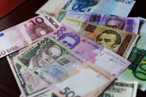 В Киеве реальная зарплата уменьшилась за месяц на 13,5%