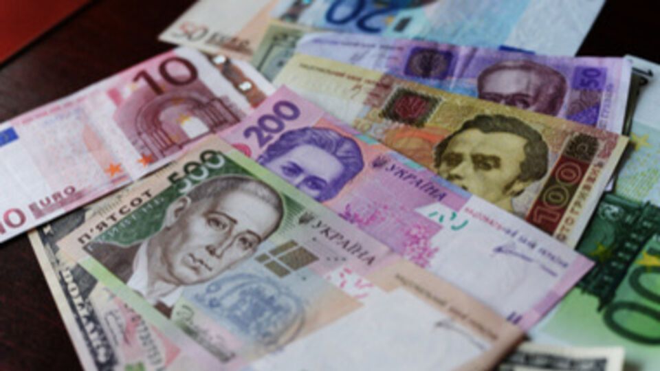 В Киеве реальная зарплата уменьшилась за месяц на 13,5%