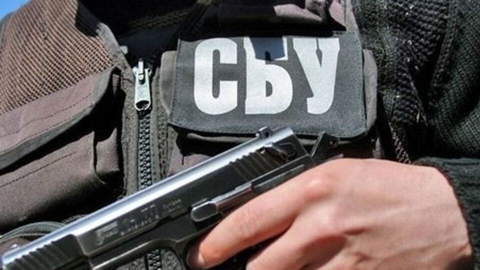СБУ: Указ изучить место проведения митинга и организовать теракт мужчина получил от завербовавших его боевиков "ДНР"
