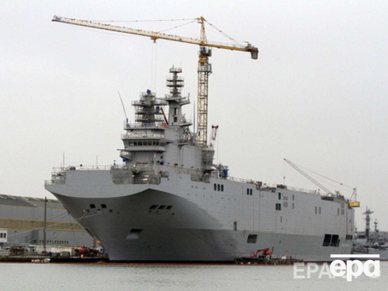 Россия и Франция подписали контракт на строительство двух "Мистралей" в июне 2011 года