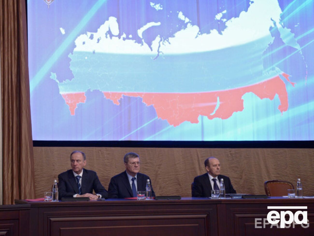 Основным условием предоставления кредита для Белоруссии является отсутствие просроченных обязательств перед РФ и Антикризисным фондом ЕврАзЭС