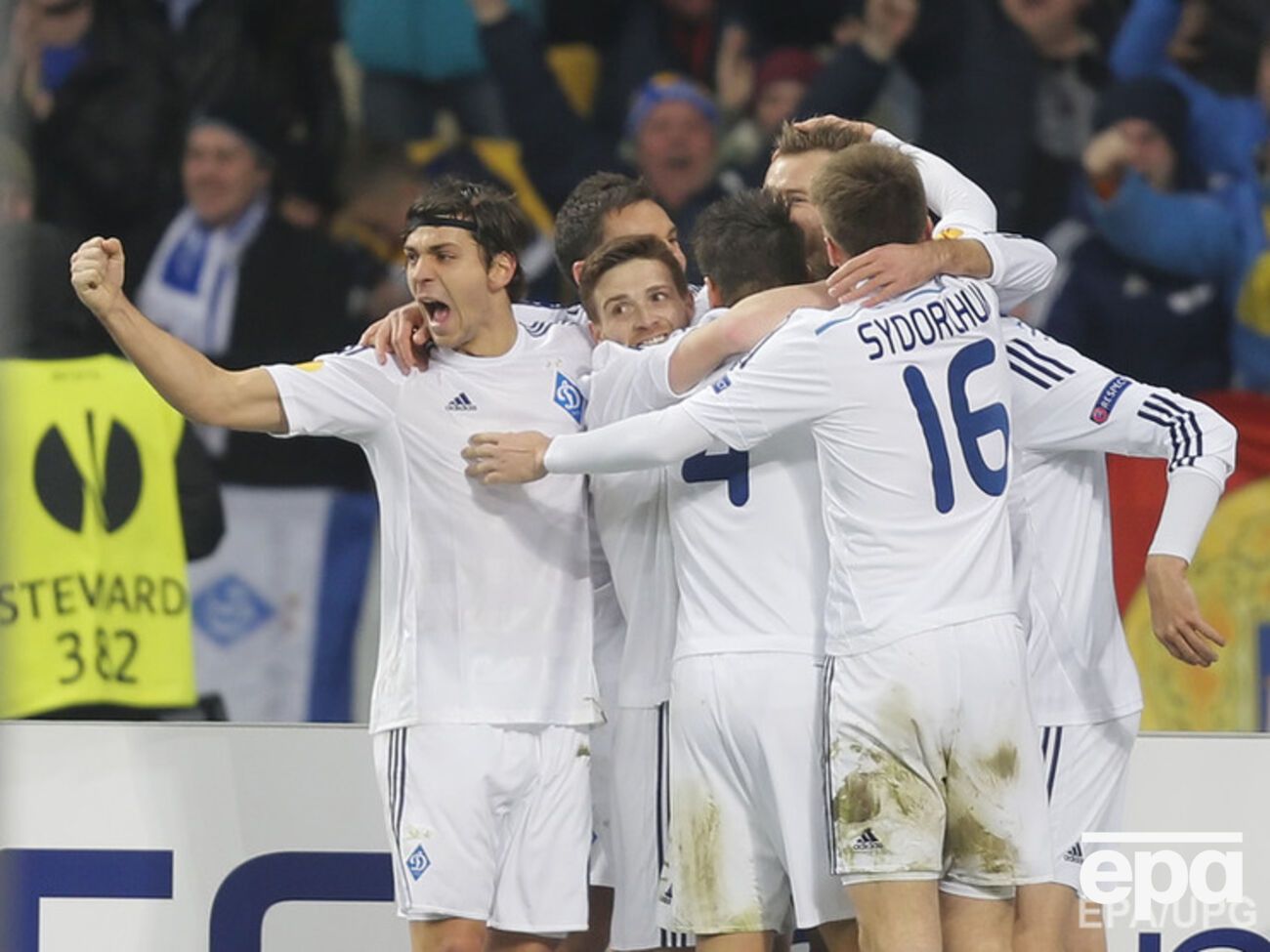 УЕФА оштрафовал "Динамо" из-за поведения болельщиков