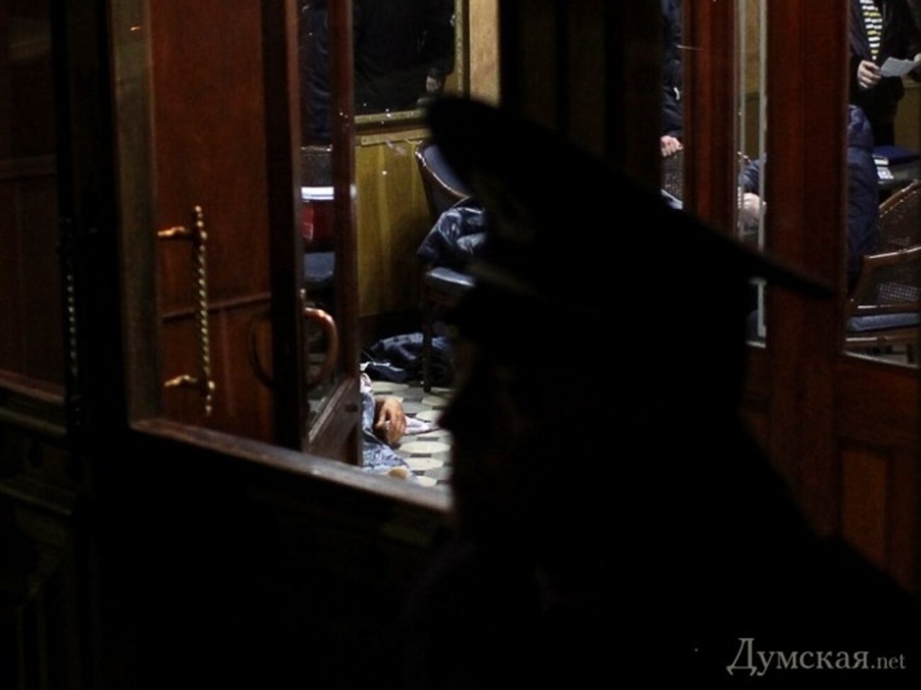 Инцидент произошел в холле отеля "Пассаж" в 18.20