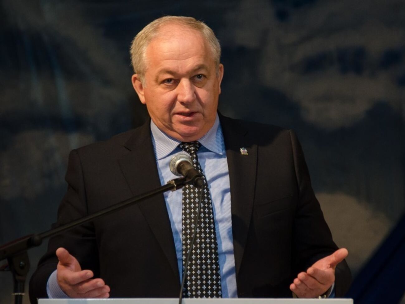 Кихтенко утвердил бюджет области