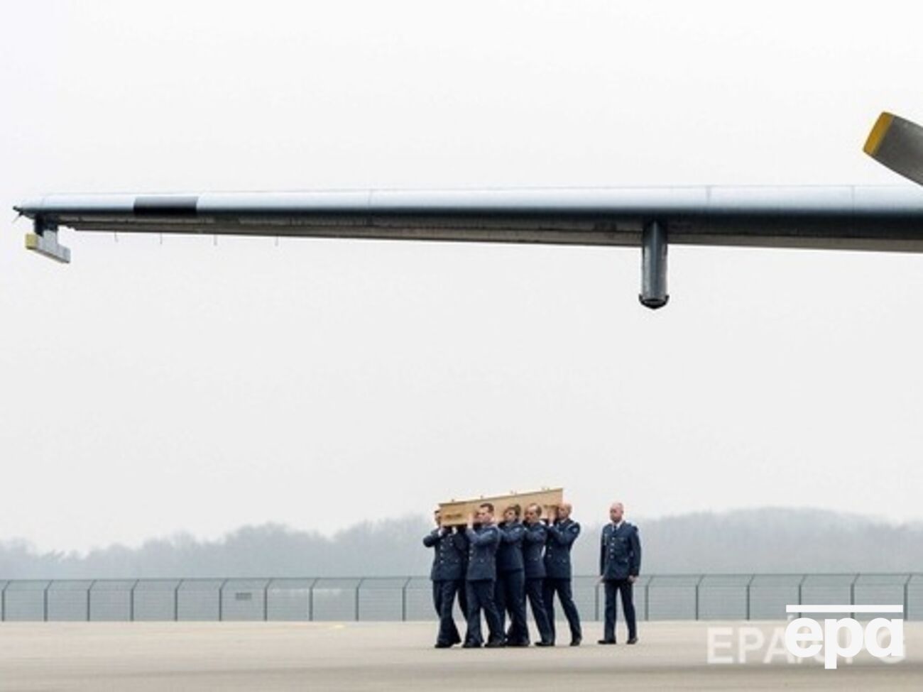 Тела еще трех жертв крушения малайзийского Boeing 777 отправили в Нидерланды