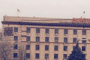 На месте митинга в Днепропетровске проверяют крыши, заявил Филатов