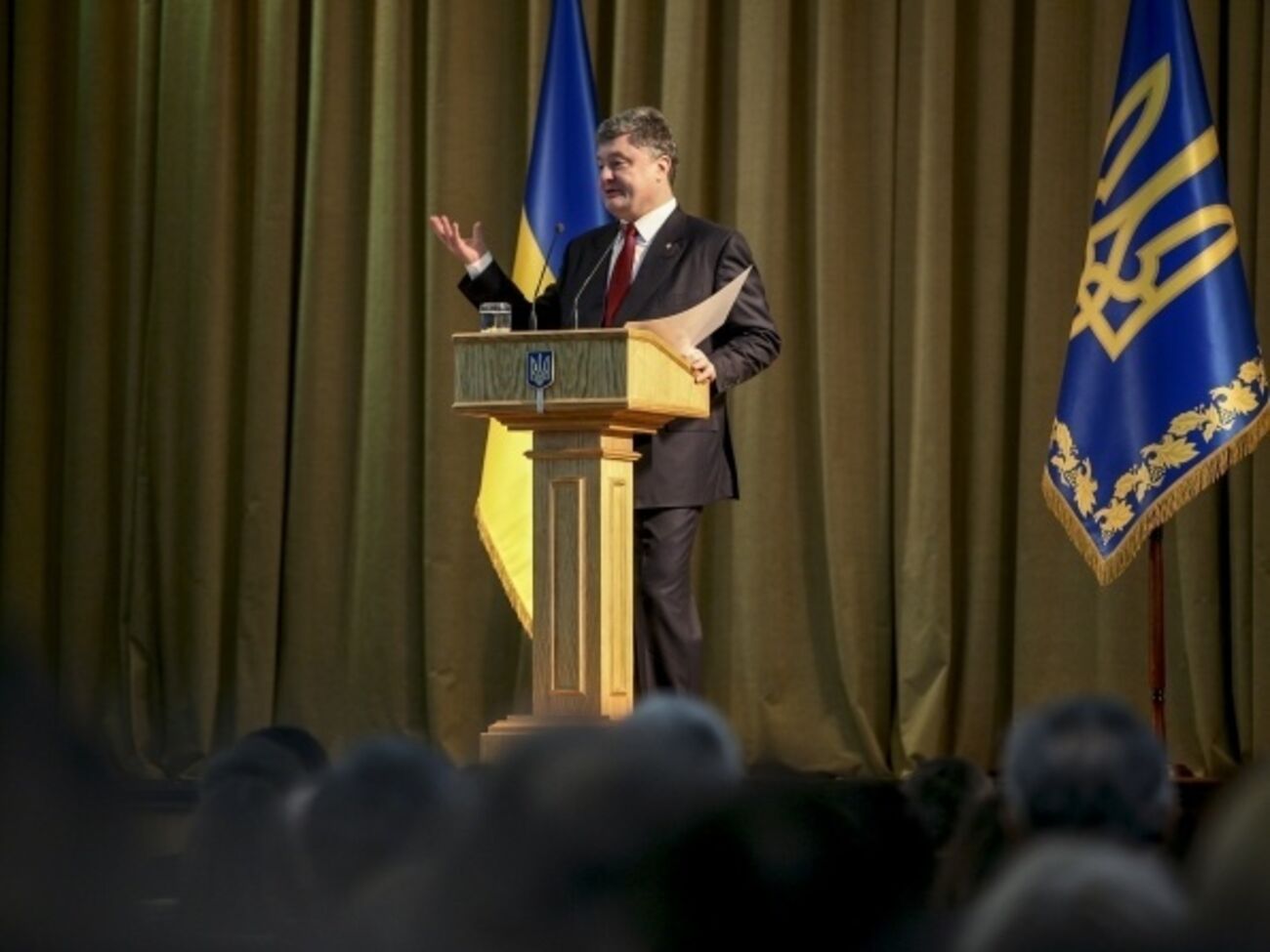 Порошенко заверил, что в Украине будет отмечаться и 8, и 9 мая