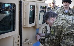 Петр Порошенко сообщил, что полученные из Америки автомобили уже передали в армию и СБУ