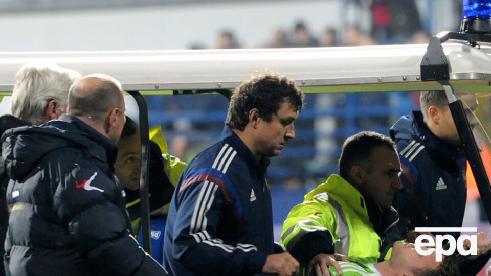 Матч проходил в рамках отборочного турнира чемпионата Европы по футболу 2016 года, но был остановлен в результате двух происшествий