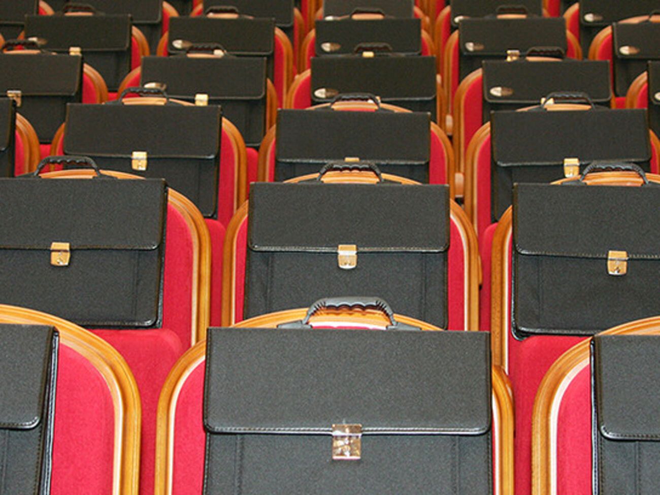 Об окончательном распределении портфелей в теневом Кабине станет известно 31 марта