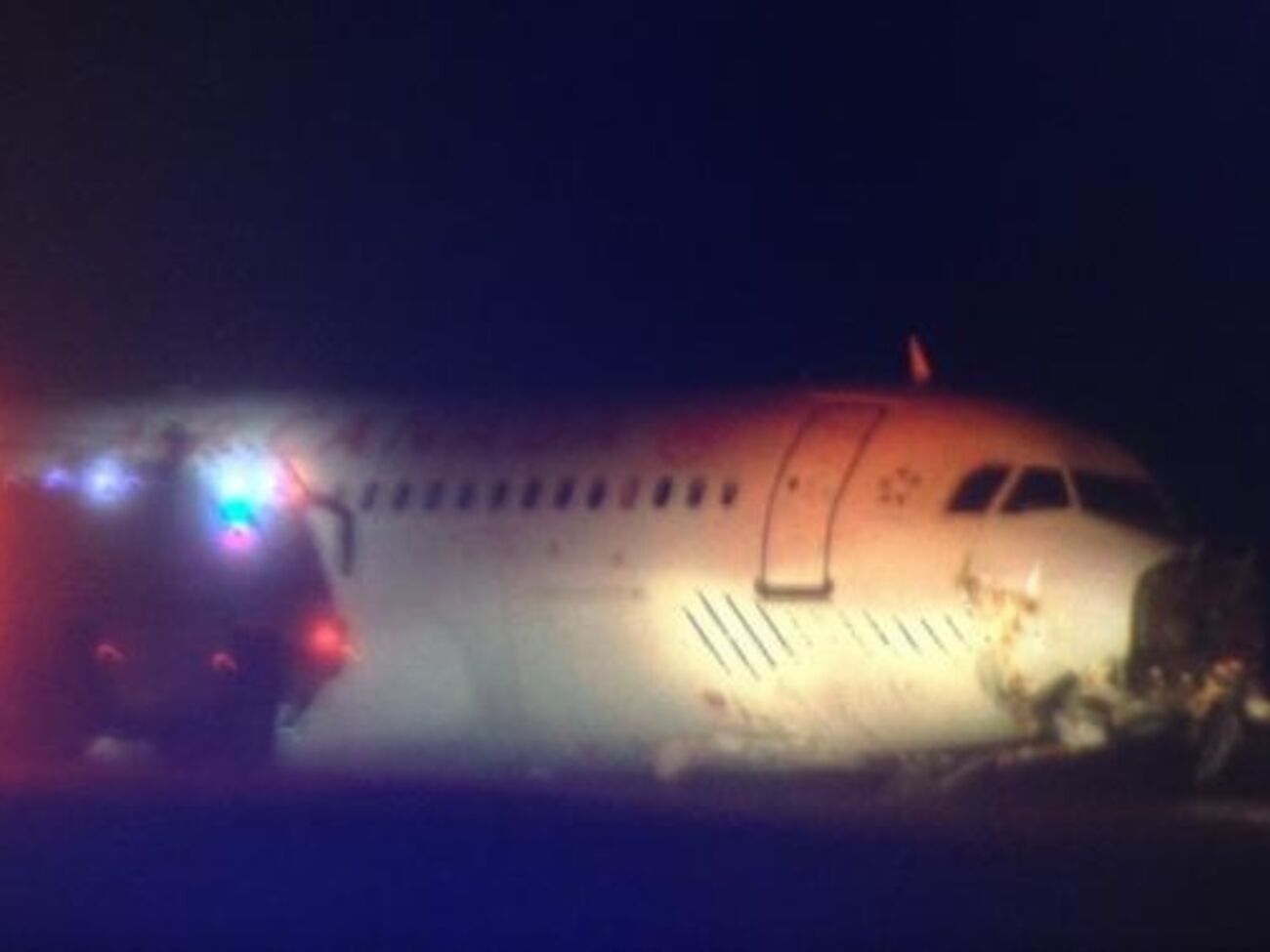 На борту находились 133 пассажира и пятеро членов экипажа